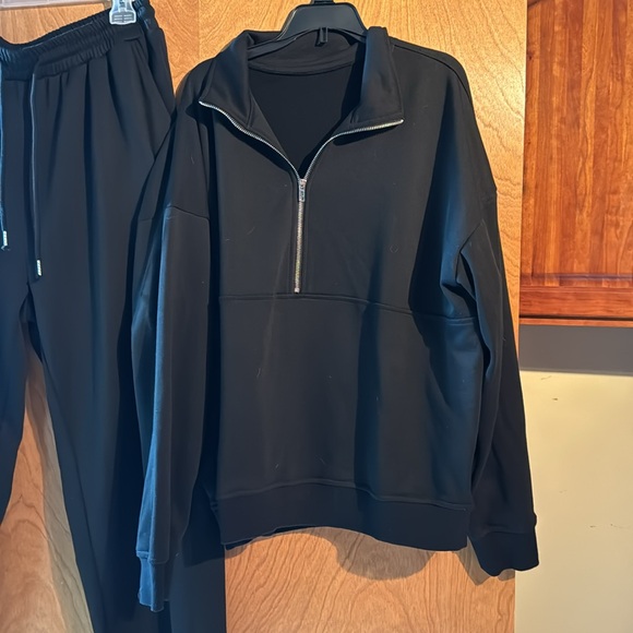 Jogging Suit - Picture 2 of 9